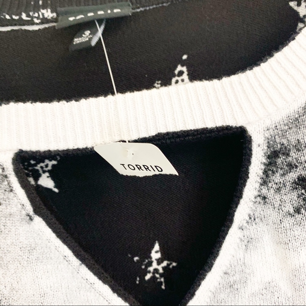 TORRID STAR PRINT RAGLAN CUT OUT SWEATER - Picture 8 of 9